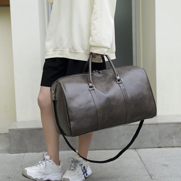 Sac de voyage cuir femme lifestyle