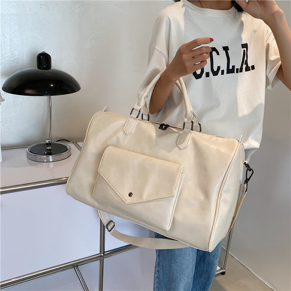 Sac de voyage en cuir femme blanc lifestyle